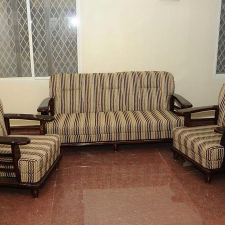 Hôtel Tripura Sundari Residency à Madanapalle Extérieur photo