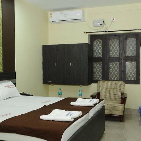 Hôtel Tripura Sundari Residency à Madanapalle Extérieur photo