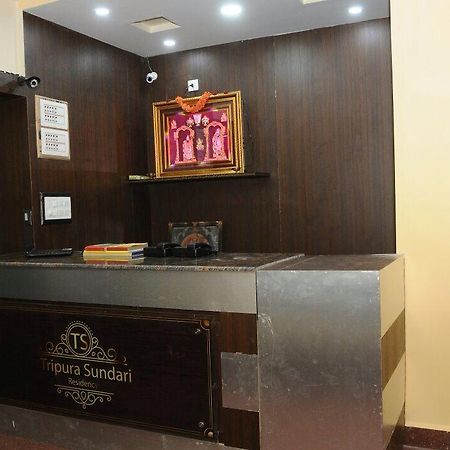 Hôtel Tripura Sundari Residency à Madanapalle Extérieur photo