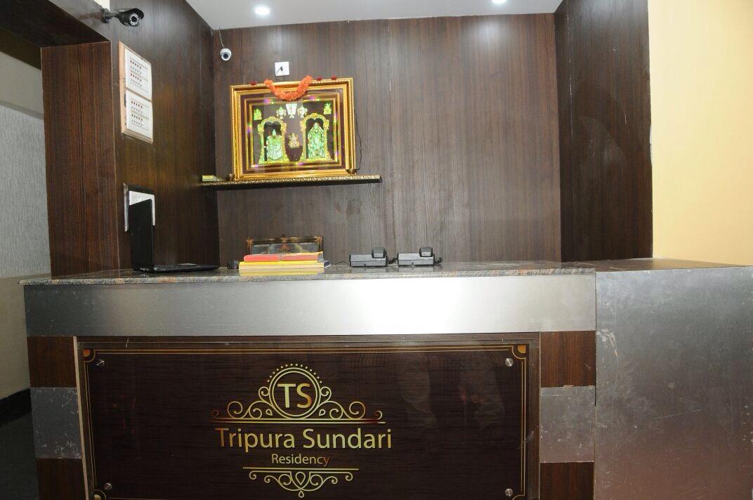 Hôtel Tripura Sundari Residency à Madanapalle Extérieur photo