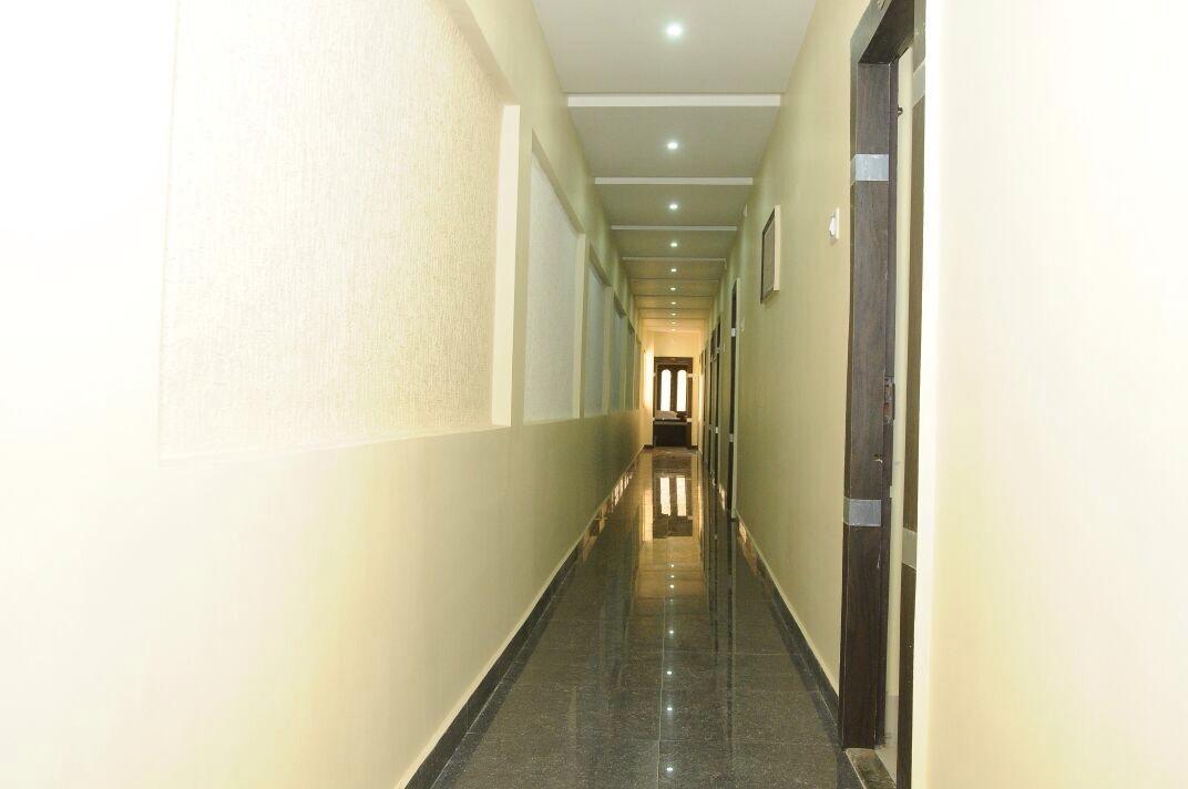 Hôtel Tripura Sundari Residency à Madanapalle Extérieur photo