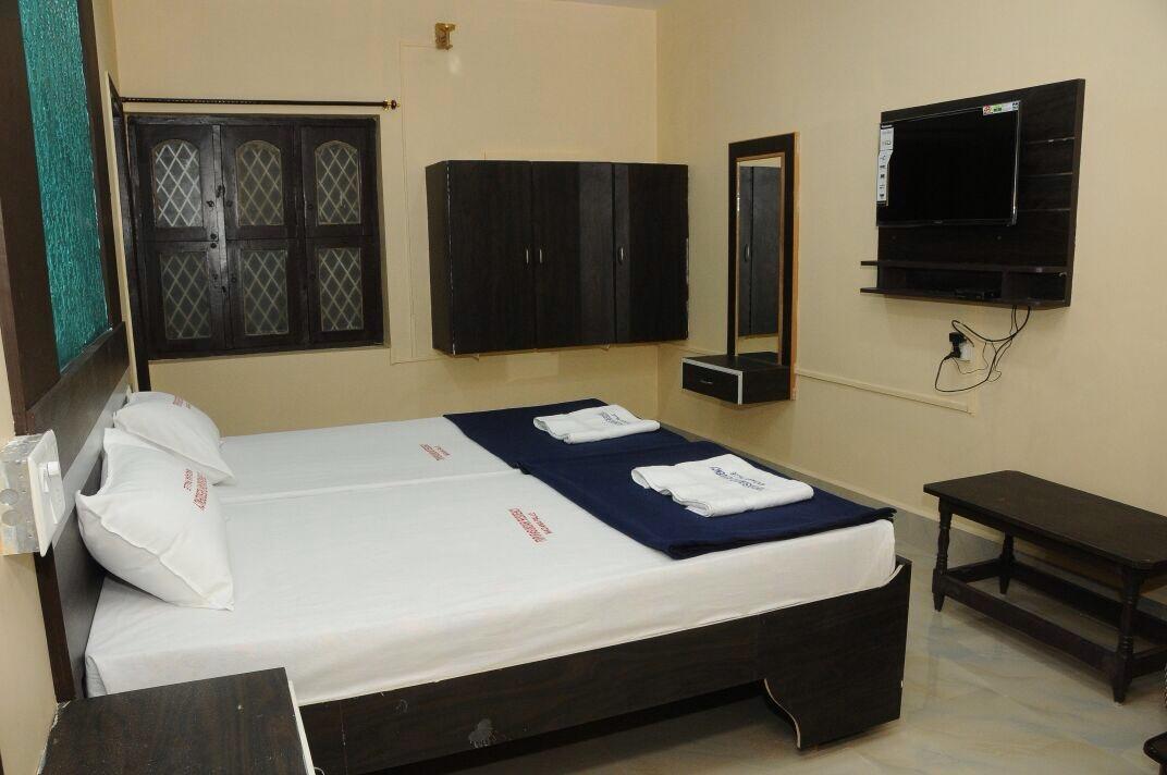 Hôtel Tripura Sundari Residency à Madanapalle Extérieur photo