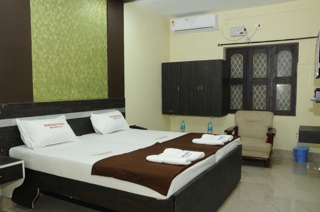 Hôtel Tripura Sundari Residency à Madanapalle Extérieur photo