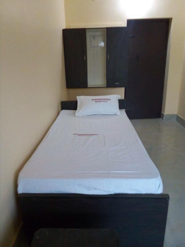 Hôtel Tripura Sundari Residency à Madanapalle Extérieur photo