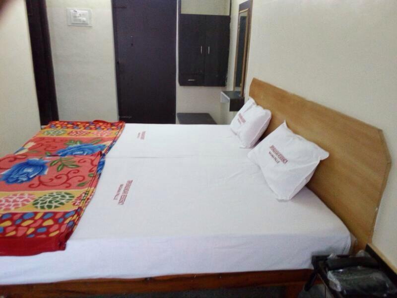 Hôtel Tripura Sundari Residency à Madanapalle Extérieur photo